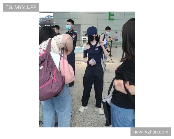 娜奥米·大阪随手一张机场照，我的银行卡决定静默抗议