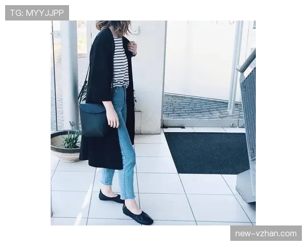 张雨霏下训练回家随手一摊包包，感觉自己三个月的工资就在她鞋柜里打滚